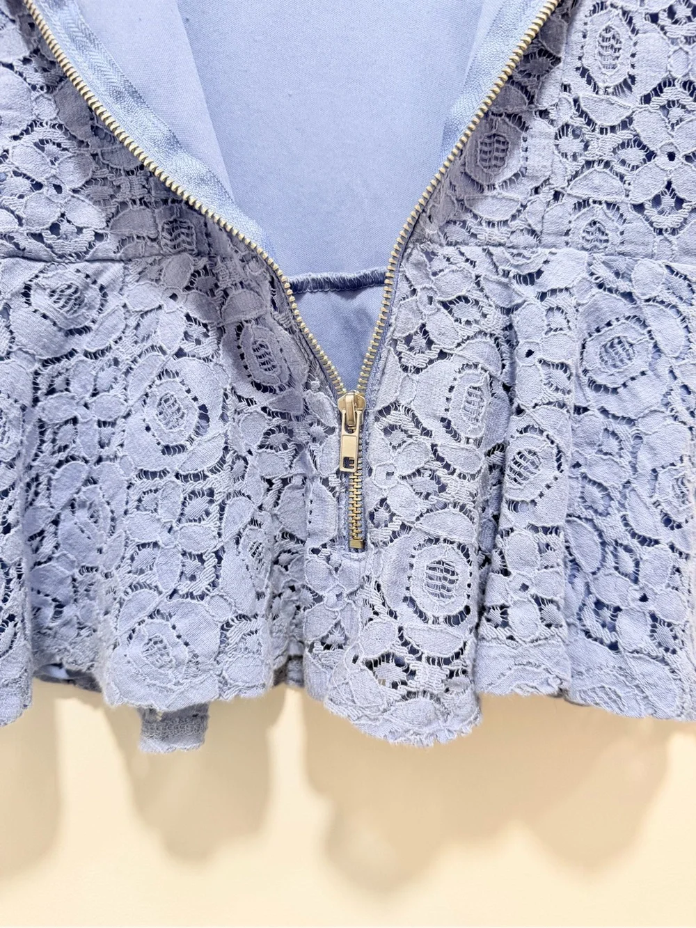 Forever 21 Periwinkle Blue Peplum V-Neck Lace Lined Tank Top Zip Back Size Small